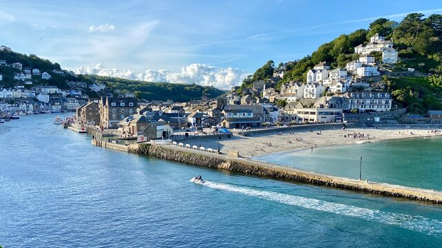 Sunlit Serenity at Looe Beach: Cornwall&rsquo;s Banjo Pier and Boat