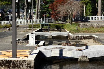 Obraz premium 福井県池田町の公園の川と橋