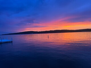 Obraz premium sunset over the lake
