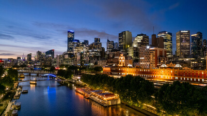 Fototapeta premium Melbourne City Skyline at Sunset Ariel View