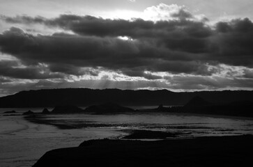 Obraz premium sunset view with black and white atmosphere in Lombok