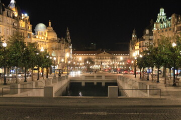 Obraz premium city parliament at night