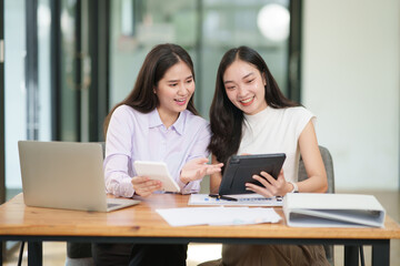 Fototapeta premium Asian business woman working and talking about graph documents