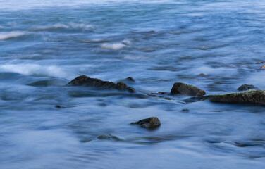 Fototapeta premium waves and rocks