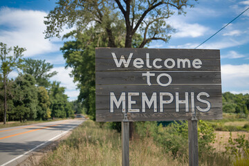Elegant wooden "Welcome to Memphis" sign, perfect for US city entrance road signs, travel signage, urban landmarks, and city-themed promotional projects.