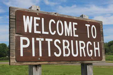 Stylish wooden "Welcome to Pittsburgh" sign, perfect for US city entrance road signs, travel signage, urban landmarks, and city-themed branding projects.