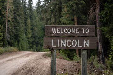 Beautiful wooden "Welcome to Lincoln" sign, ideal for US city entrance road signs, travel signage, urban landmarks, and city-themed promotional projects.