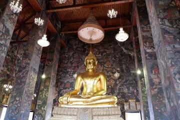 Obraz premium golden buddha statue