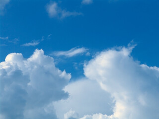 Nuvole, cielo azzurro