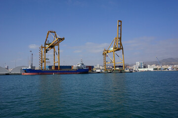 Obraz premium Cranes loading containers at the port of Malaga.......