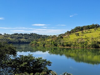Uma linda vista do rio Paranapanema, na cidade de Piraju, estado de São Paulo, Brasil.