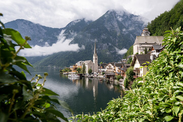 Fototapeta premium Morning view of famous picturesque Hallstatt village and cloudy mountains on Hallstatt lake, Gmunden, Austria