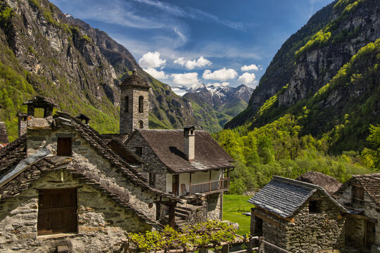 Foroglio im Bavonatal im Tessin im Fr&uuml;hling