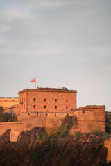 Naklejka premium Festung Ehrenbreitstein in Koblenz im warmen Abendlicht