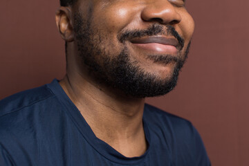 Obraz premium Brown skin man with even skin and a full beard and moustache, Round faced light skin man with facial hair