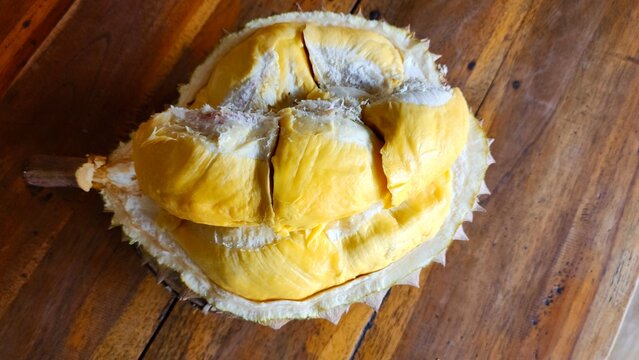 The durian fruit flesh is of the Bawor type, which is a cross between superior local durian (Banyumas, Central Java) and montong durian, which has a sweet, legit taste with a slightly bitter taste.
