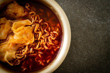 Korean instant noodles with dumplings