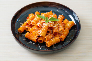 Rigatoni pasta with tomato sauce and cheese