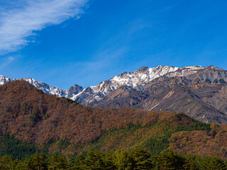 快晴の空と冠雪の北アルプス　長野県白馬村