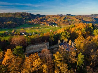 Rożnów - ruiny zamku.