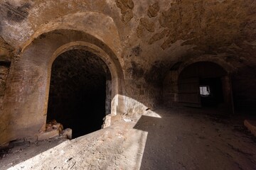 Wnętrze fortu w miejscowości Rożnów. © Jacek