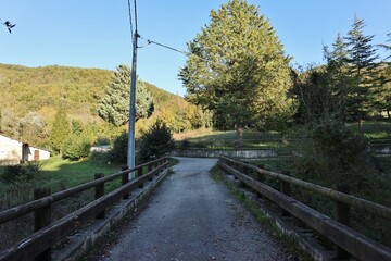 Carpinone - Ponticello sul Torrente Carpino verso Via Fiume