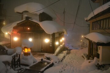 夜の蔵王温泉街の風景