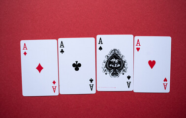 揃ったトランプのエース