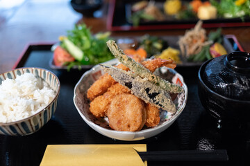 美味しいフライの盛り合わせ