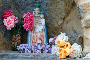 Small street oratory dedicated to the Blessed Virgin Mary. ..