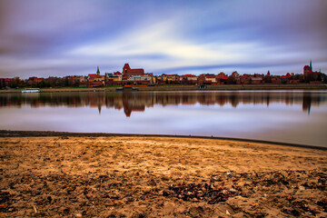 Naklejka premium brydż, rzeka, italia, firenze, gród, architektura, woda, europa, arno, podróż, firenze, punkt orientacyjny, most złotników, budowa, toskania, antyczny, tourismus, miasteczko, niebo, stary, włoch, śred