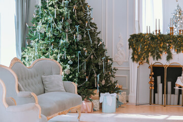 Elegant Christmas living room with a beautifully decorated tree and cozy decor