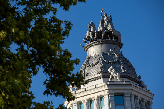 Detalle de edificios cl&aacute;sicos en Madrid