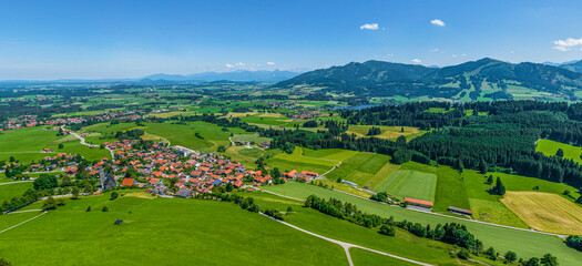 Blick auf die Naturlandschaft am Allgäuer Alpenrand bei Mittelberg