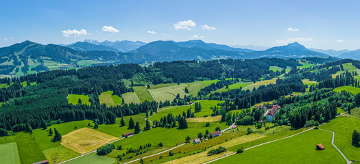 Fototapeta premium Blick auf die Naturlandschaft am Allgäuer Alpenrand bei Mittelberg