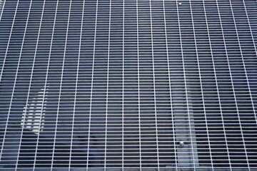 Metal lattice platform and galvanized steel. Industrial walkways, platforms or mezzanines due to their high strength, slip resistance and ability to withstand various weather conditions.