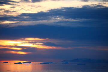 Fototapeta premium Icebergs and frigid scenery in Greenland, Arctic