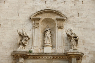 Obraz premium Element of the facade in the historical center of Bari