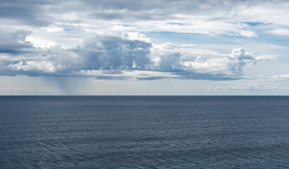 Fototapeta premium Sea horizon under a gloomy stormy sky