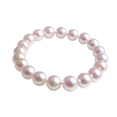 Obraz premium A white and pink pearl bracelet with a large pearl in the center. transparent background