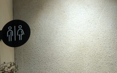 Toilet sign on the wall