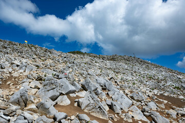 霊仙山のカルスト地形
