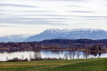 Fototapeta premium Blick auf Berglandschaft und See in Bayern