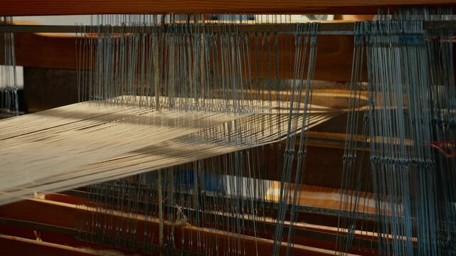 Processo di tessitura artigianale