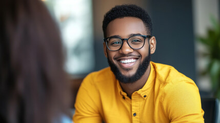 Obraz premium Friendly and Supportive Business Professional Assisting Client with a Smile