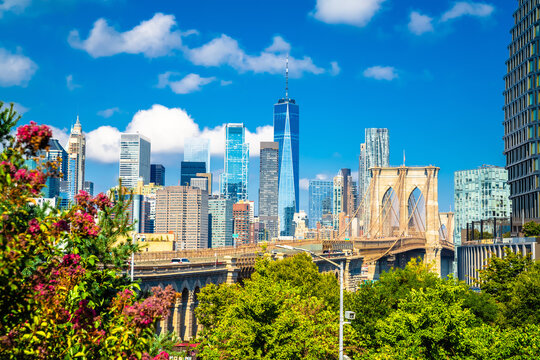 Fototapeta New York City epic skyline and Brooklyn bridge view from Brooklyn