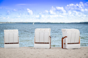 Strandkörbe an der Ostsee in Eckernförde, Schleswig-Holstein, Deutschland