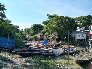fishing boats on the river12