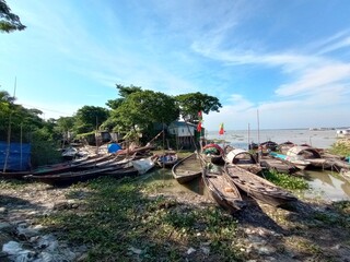 fishing boats on the river7
