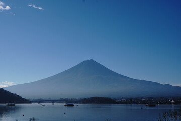 It is so quiet during the morning sunrise,
the colors are beautiful.


